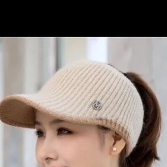 BASEBALL CAP FOR COOL WEATHER - Picture 2 of 2